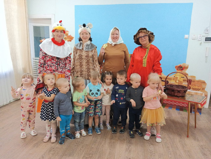 Театрализованное представление "Курочка Ряба" Театрализованное представление "Курочка Ряба".